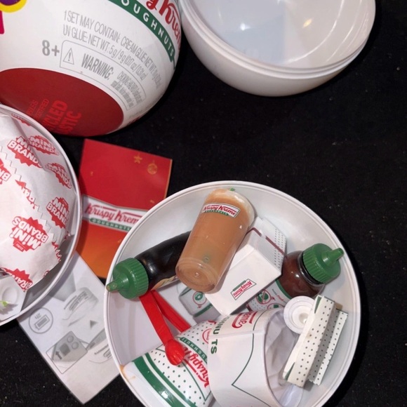 Zuru Mini Brands Surprise Ball - Picture 3 of 3